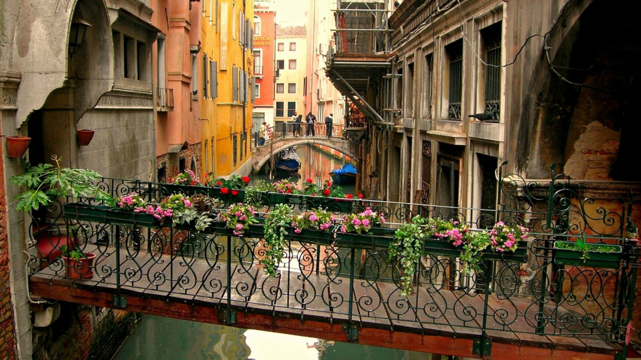 Обои балкон, здание, фасад, цветок, Гранд-канал в разрешении 1280x720