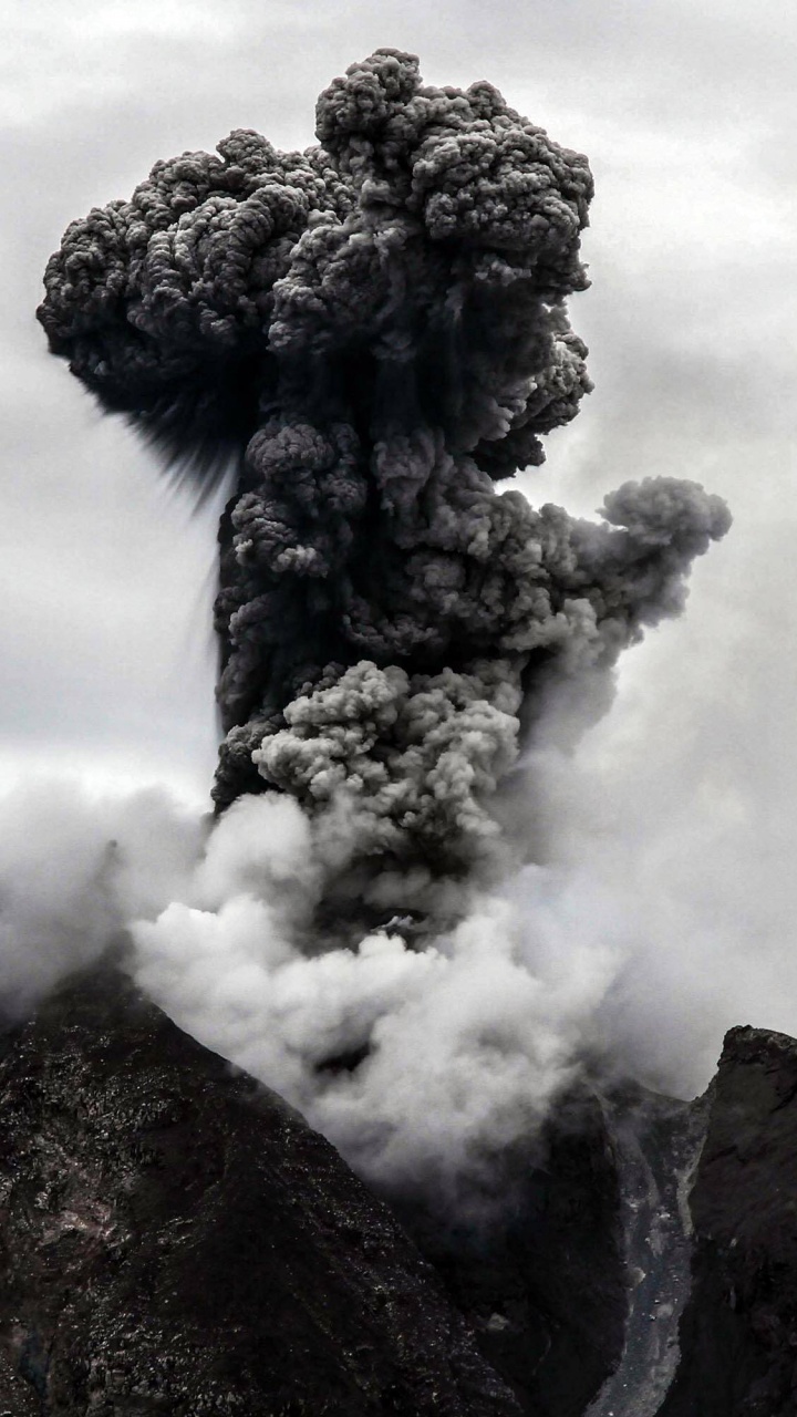 Обои Синабунг, вулкан, вулканический пепел, типы вулканических извержений, вулканического рельефа в разрешении 720x1280