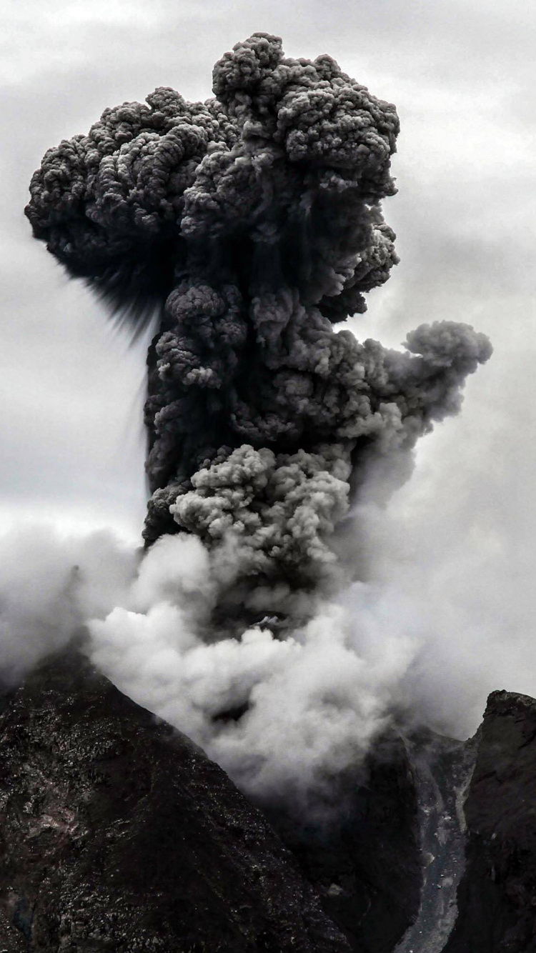 Обои Синабунг, вулкан, вулканический пепел, типы вулканических извержений, вулканического рельефа в разрешении 750x1334