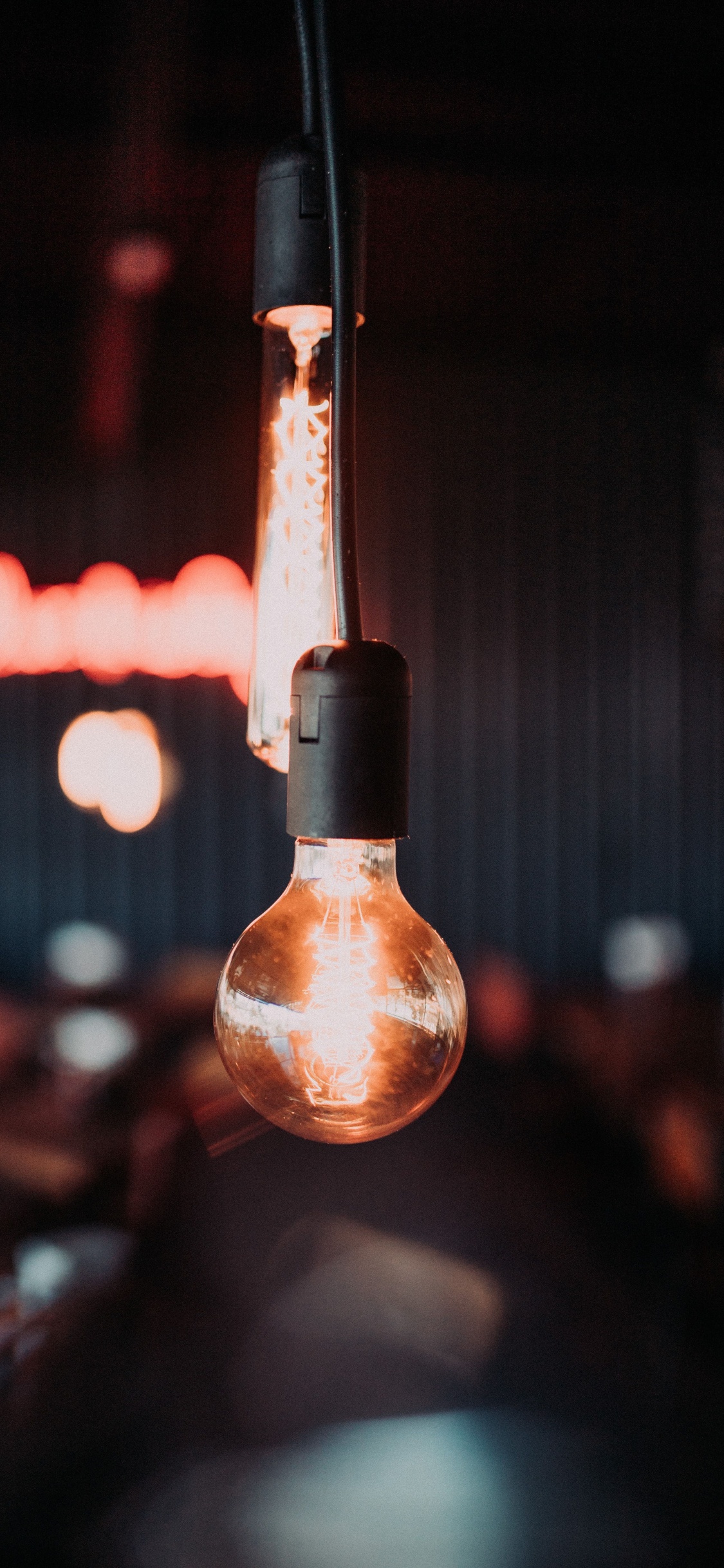 Обои Лампа накаливания, электрическое освещение, свет, освещение, кулон свет в разрешении 1125x2436