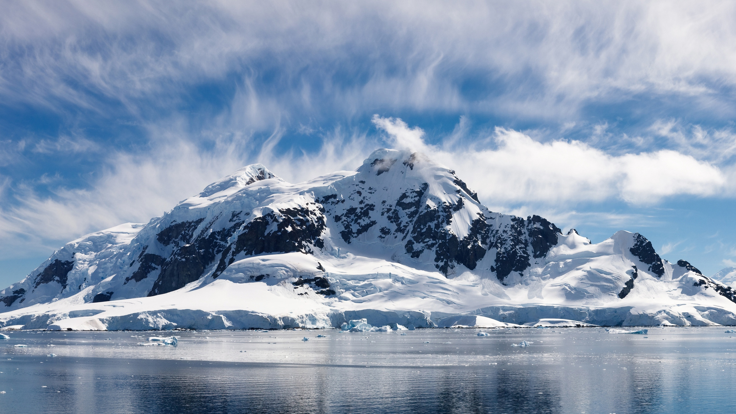 Обои гора, снег, горный рельеф, ледяная форма, природа в разрешении 2560x1440