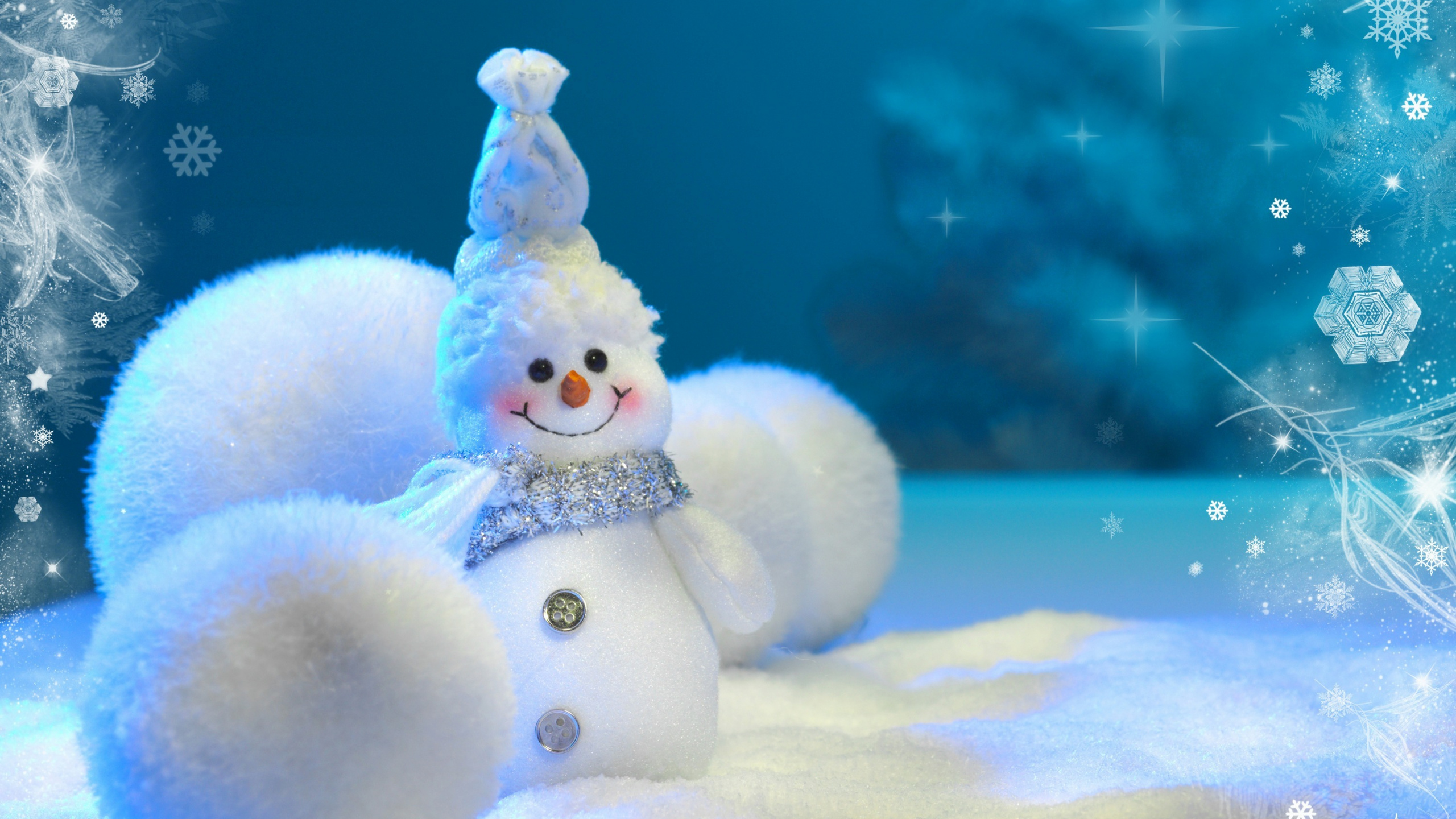 Обои Снеговик, зима, Рождество, рождественский орнамент, Рождественские украшения в разрешении 2560x1440