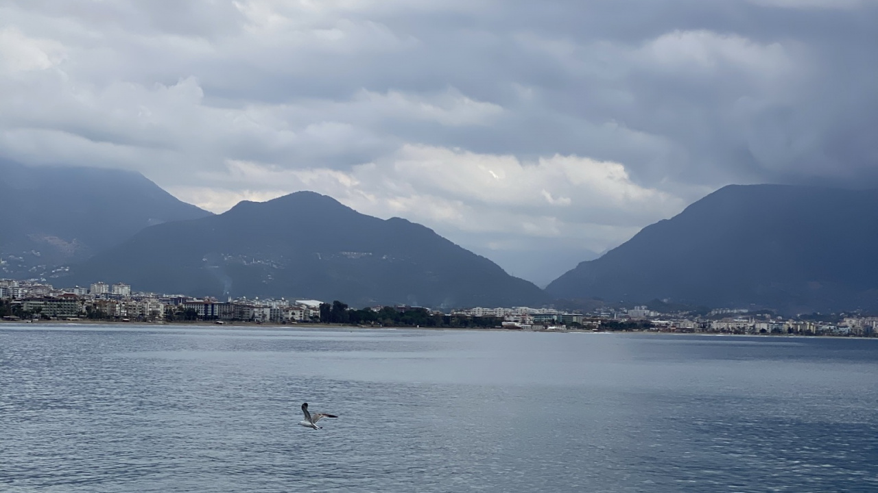 Обои облако, вода, гидроресурсы, гора, озеро в разрешении 1280x720