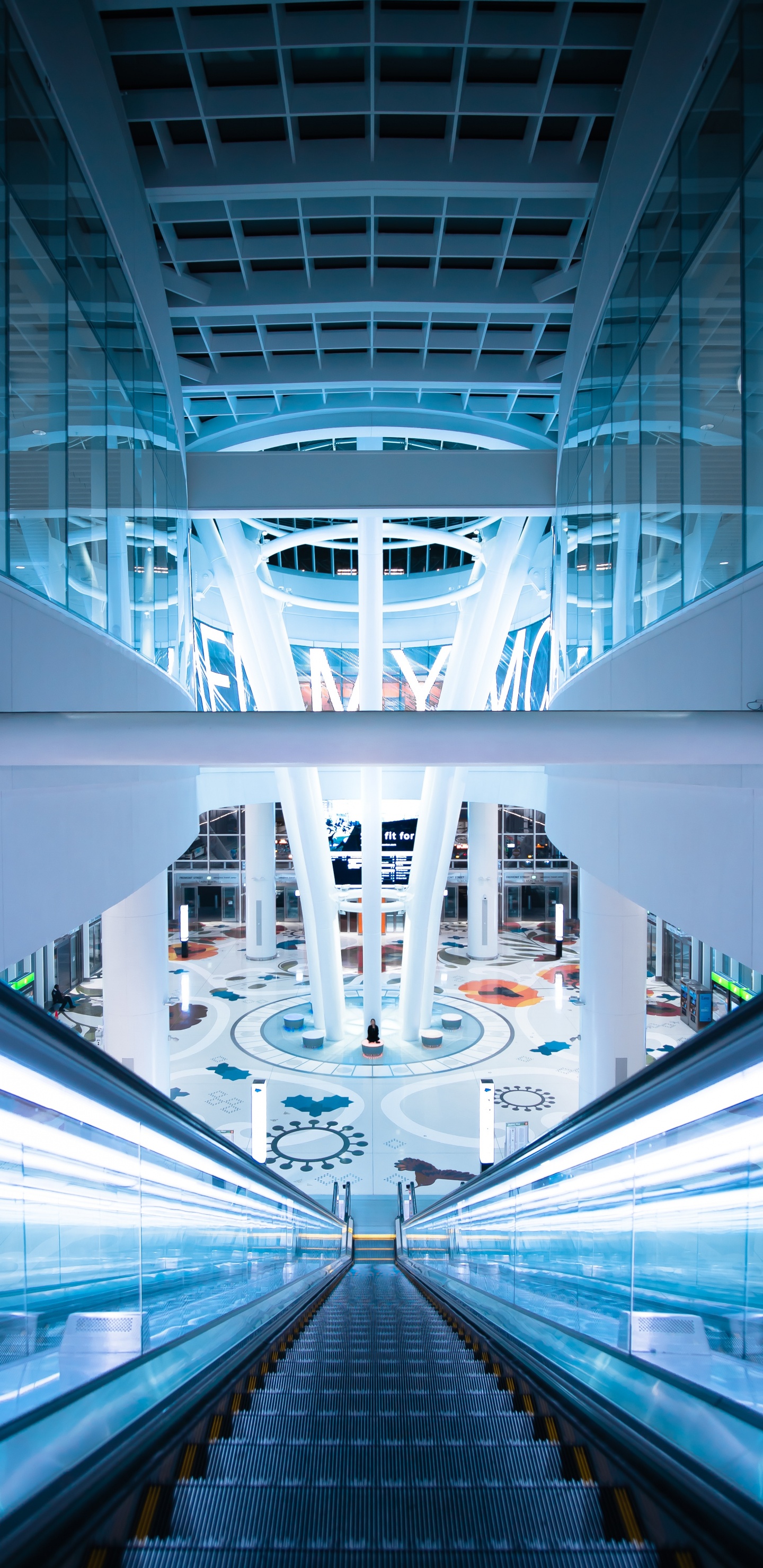 Обои здание, симметрия, потолок, архитектура, город в разрешении 1440x2960