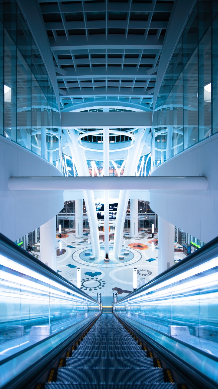 Обои здание, симметрия, потолок, архитектура, город в разрешении 720x1280