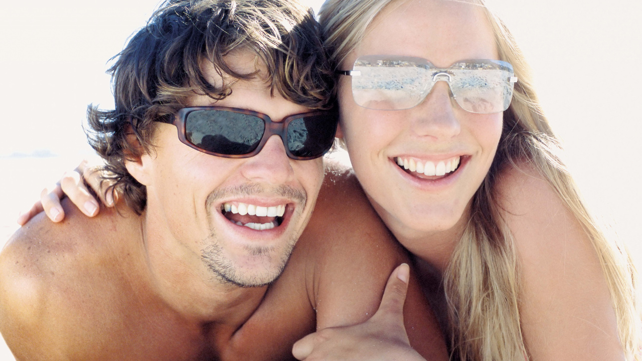 Обои смех, забава, объятие, веселье, селфи в разрешении 1280x720