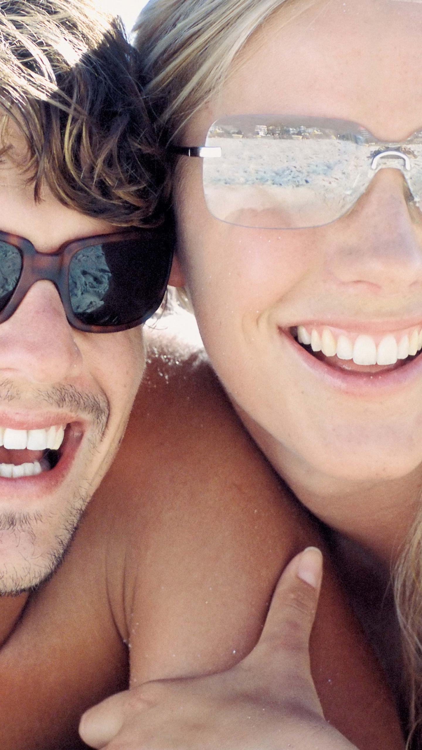 Обои смех, забава, объятие, веселье, селфи в разрешении 1440x2560