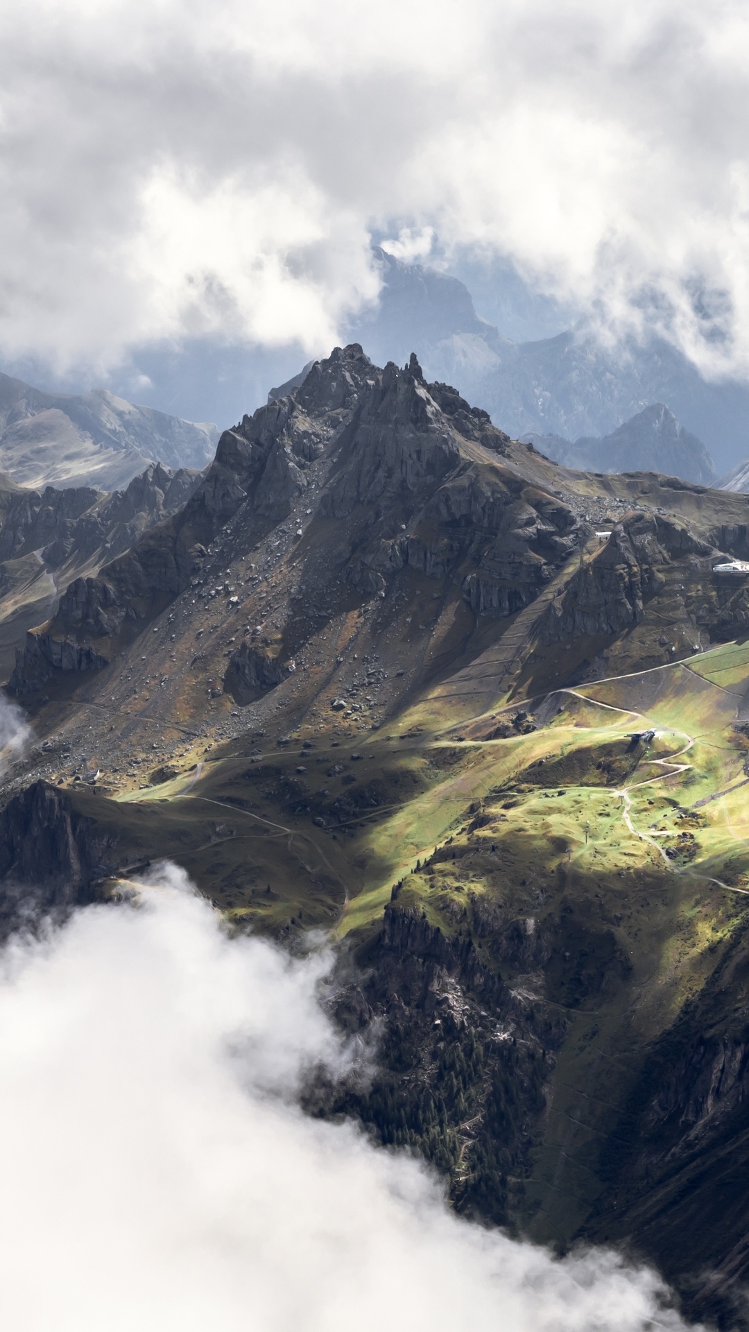 Обои гора, горный хребет, облако, склон, кучевое облако в разрешении 1080x1920