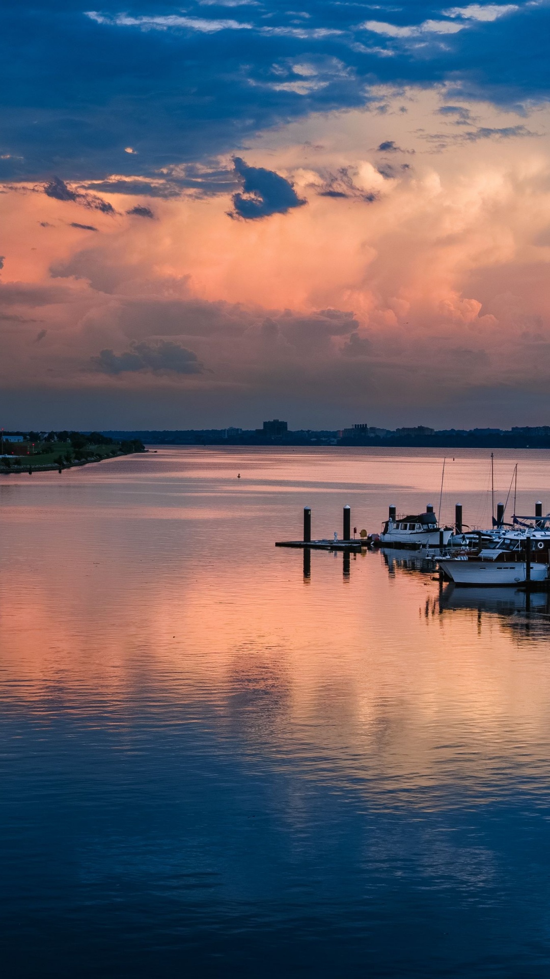 Обои отражение, вода, облако, гидроресурсы, атмосфера в разрешении 1080x1920