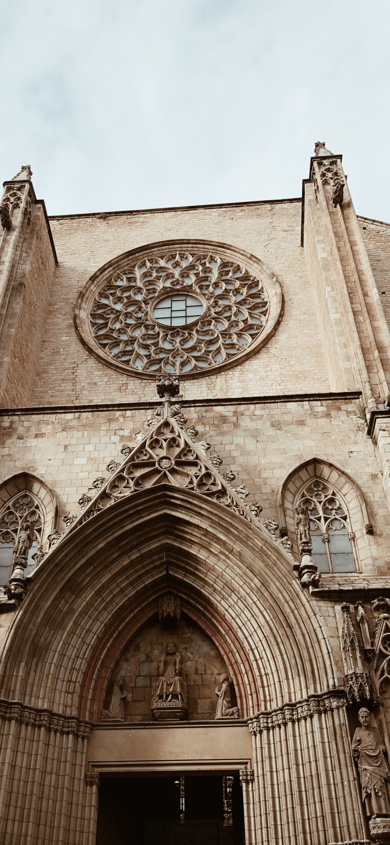 Обои Санта-Мария-дель-Мар, средневековье, Базилика Санта-Мария-дель-Мар, средневековая архитектура, архитектура в разрешении 1242x2688