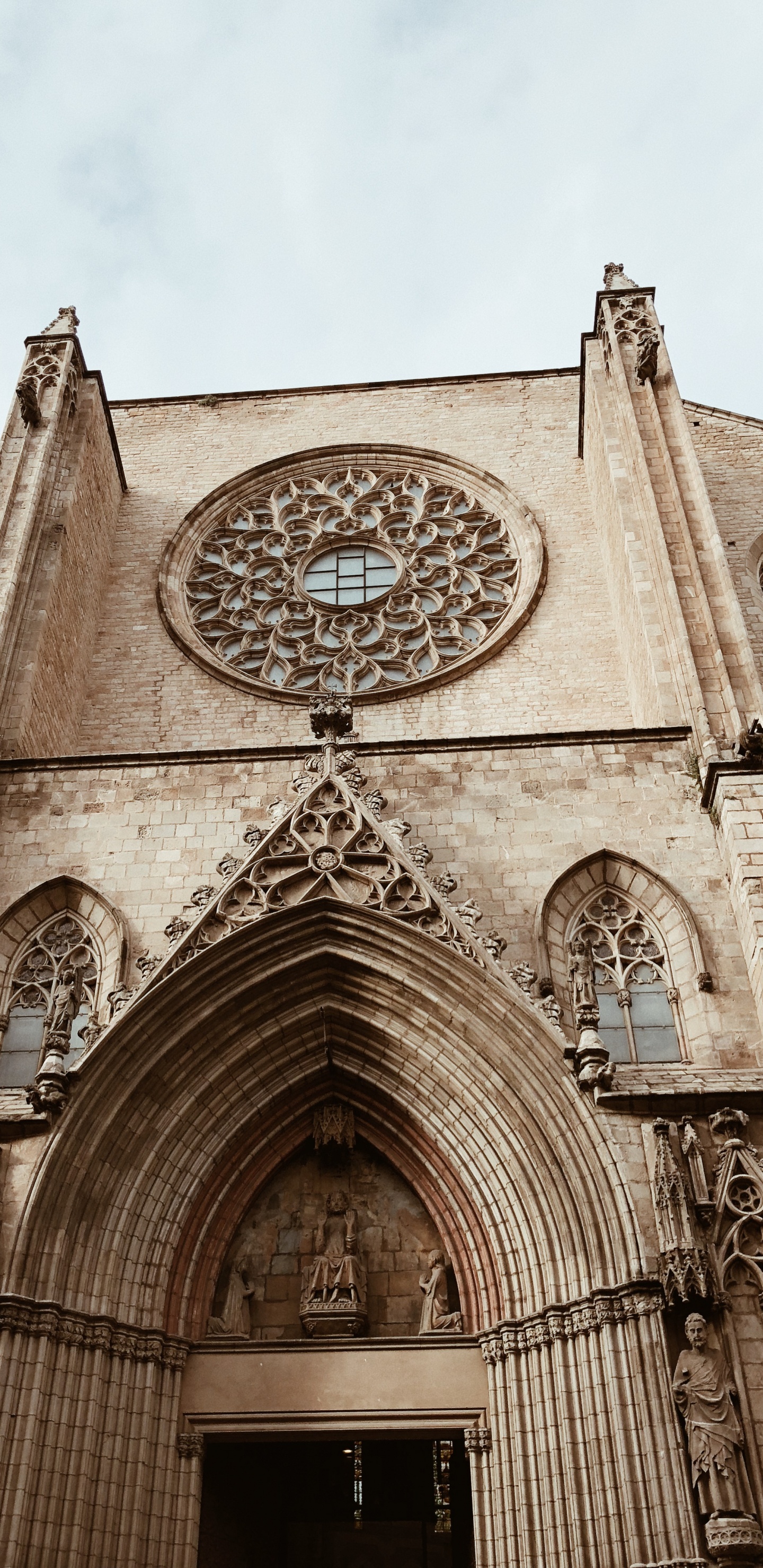 Обои Санта-Мария-дель-Мар, средневековье, Базилика Санта-Мария-дель-Мар, средневековая архитектура, архитектура в разрешении 1440x2960