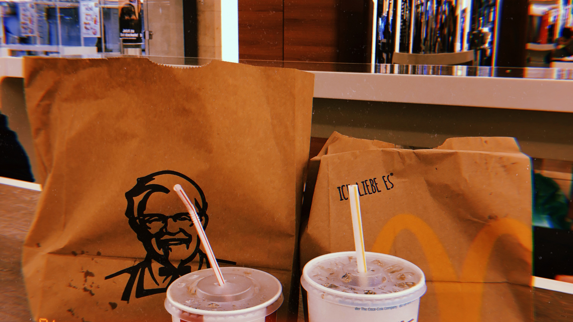 Обои Кентукки жареный цыпленок, В KFC, кофейня, соломинка, потолок в разрешении 1920x1080