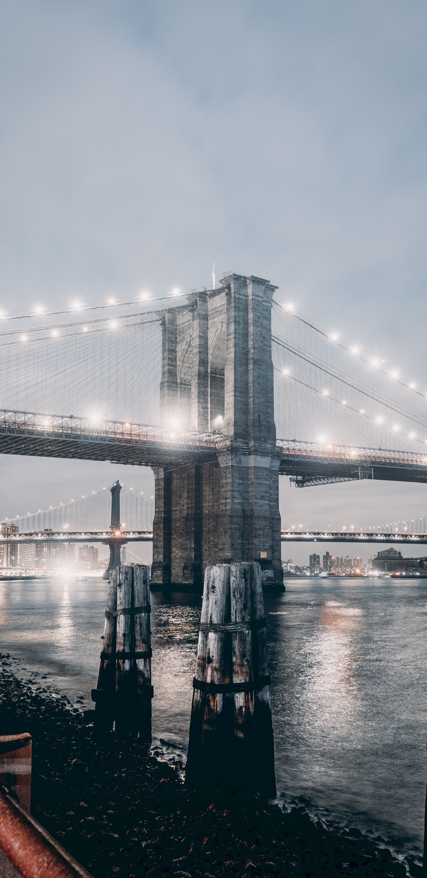 Обои манхэттенский мост, Бруклинский мост, вода, мост, городской район в разрешении 1440x2960