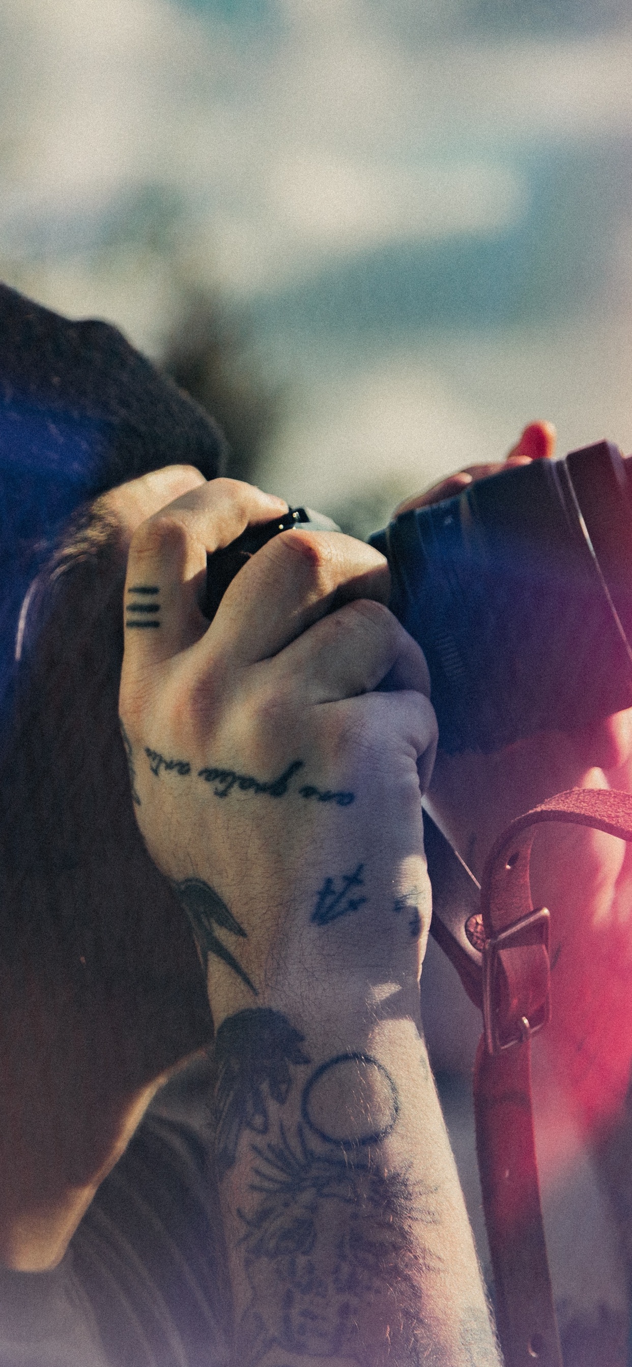 Обои камера, красный цвет, синий, розовый, свет в разрешении 1242x2688