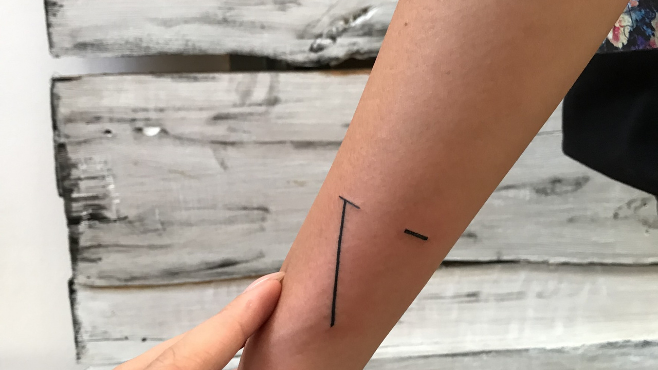 Обои человеческая нога, палец, кожа, сустав, наручные в разрешении 1280x720