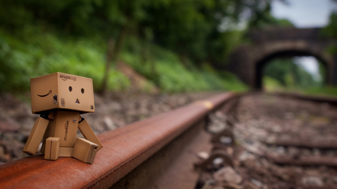 Обои danbo, картон, робот, amazoncom в разрешении 1366x768