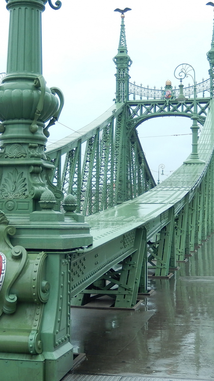 Обои мост, подвесной мост, арочный мостик, достопримечательность, одежда в разрешении 750x1334