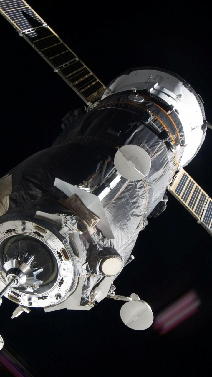 Обои Международная космическая станция, Роскосмос, спутник, космический аппарат, космическая станция в разрешении 720x1280