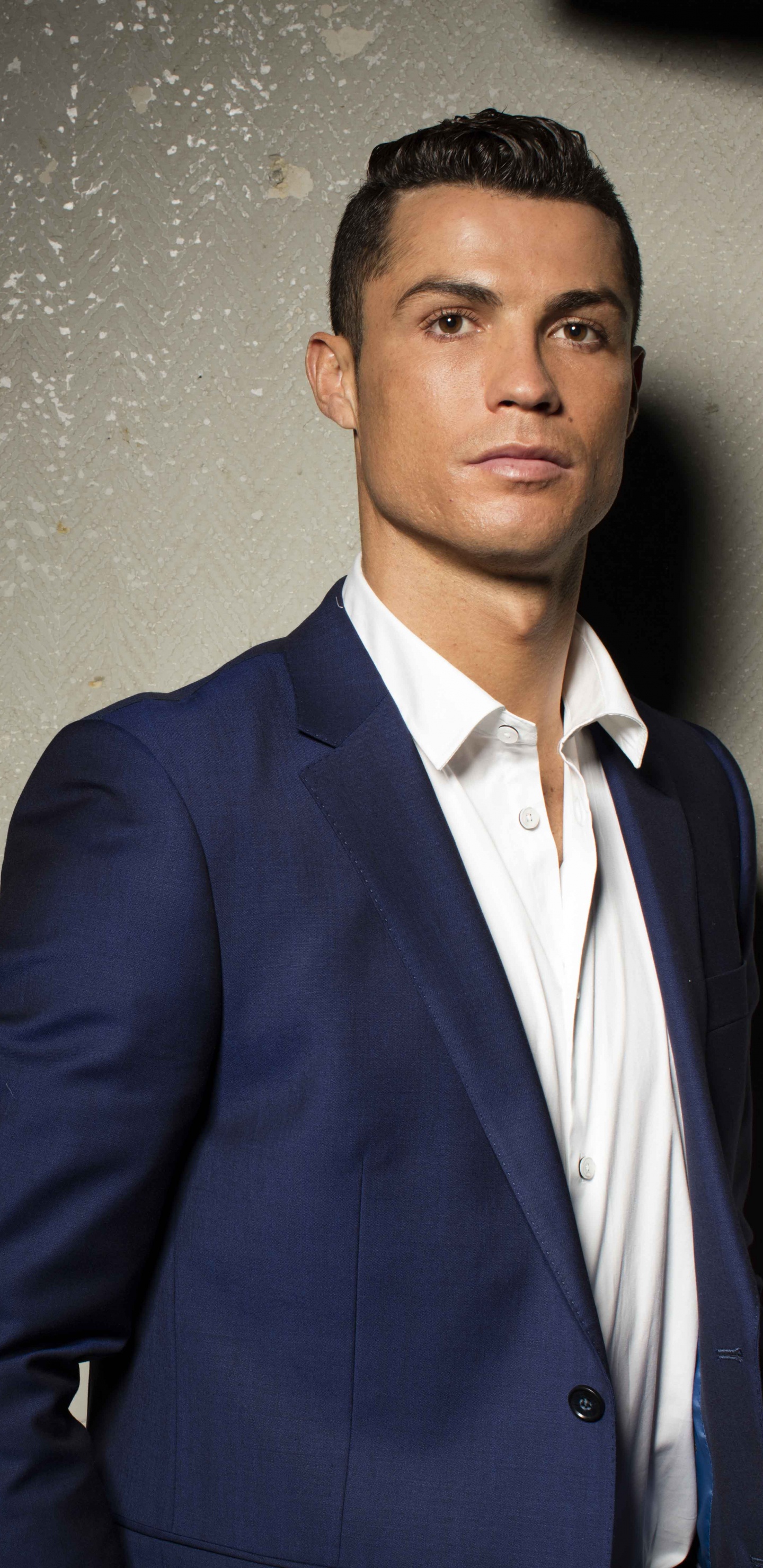 Обои Кристиано Роналдо, Ювентус ФК, официальная одежда, фэшн, лоб в разрешении 1440x2960