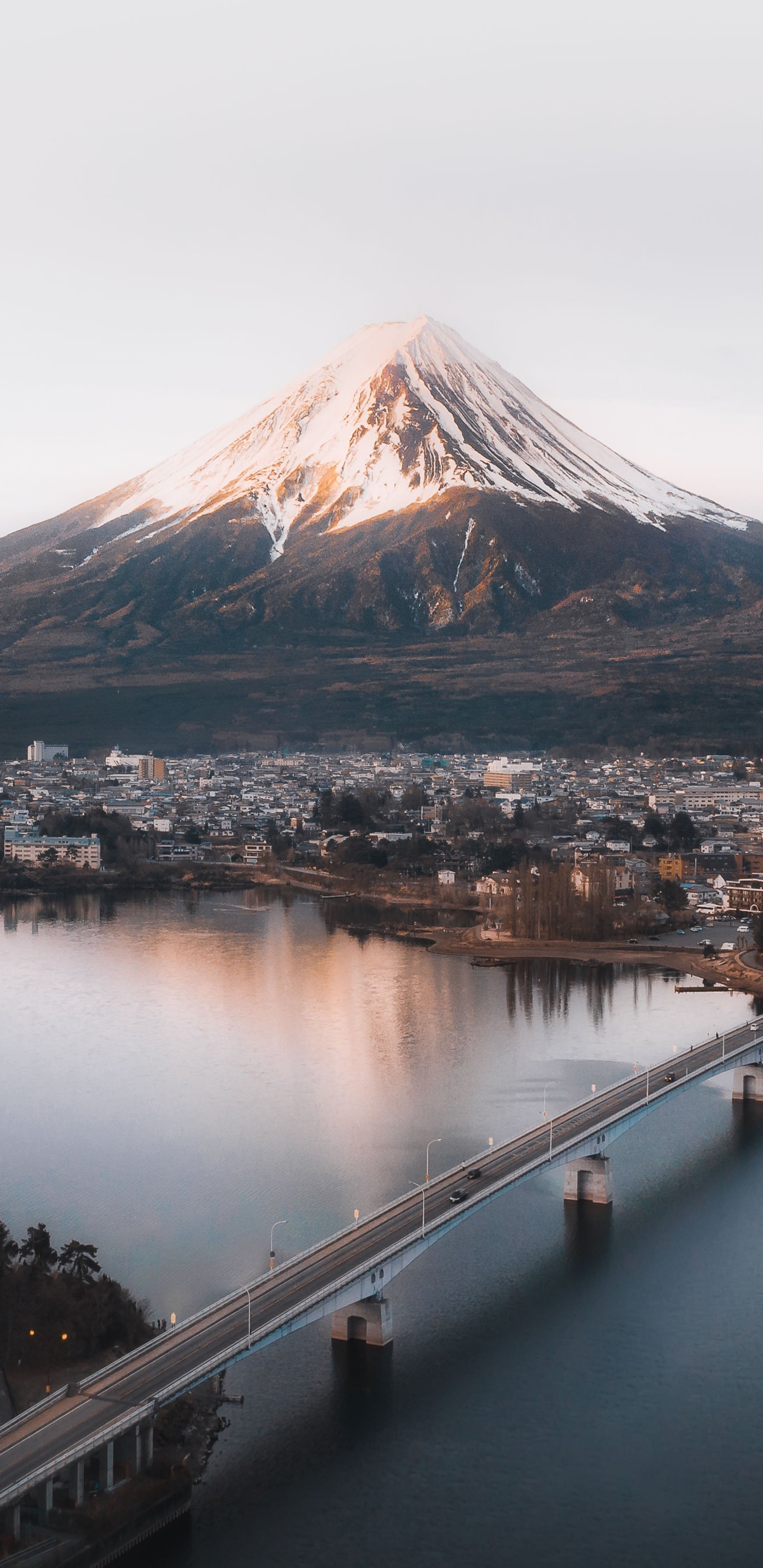 Обои гора Фудзи, гора, Озеро Кавагути, вода, снег в разрешении 1440x2960