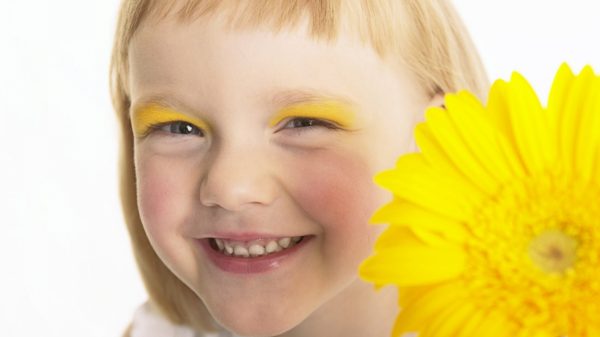 Обои желтый, мимика, бровь, нос, щеки в разрешении 1920x1080