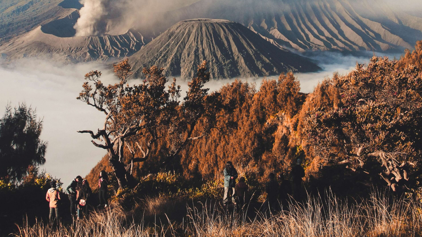 Обои Гора Бромо, Иджен, вулкан, гора, вулканического рельефа в разрешении 1366x768