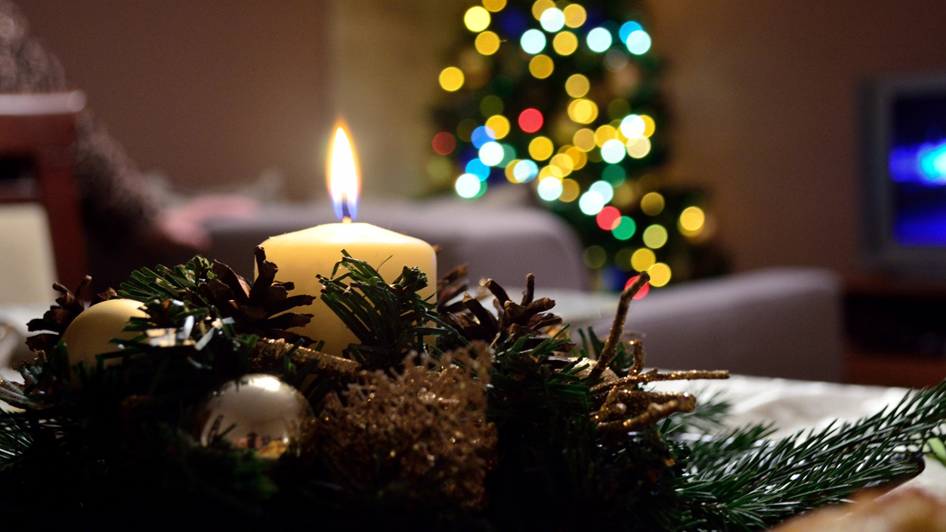 Обои елка, Рождественские огни, рождественский орнамент, Рождественский день, Новый год в разрешении 1920x1080