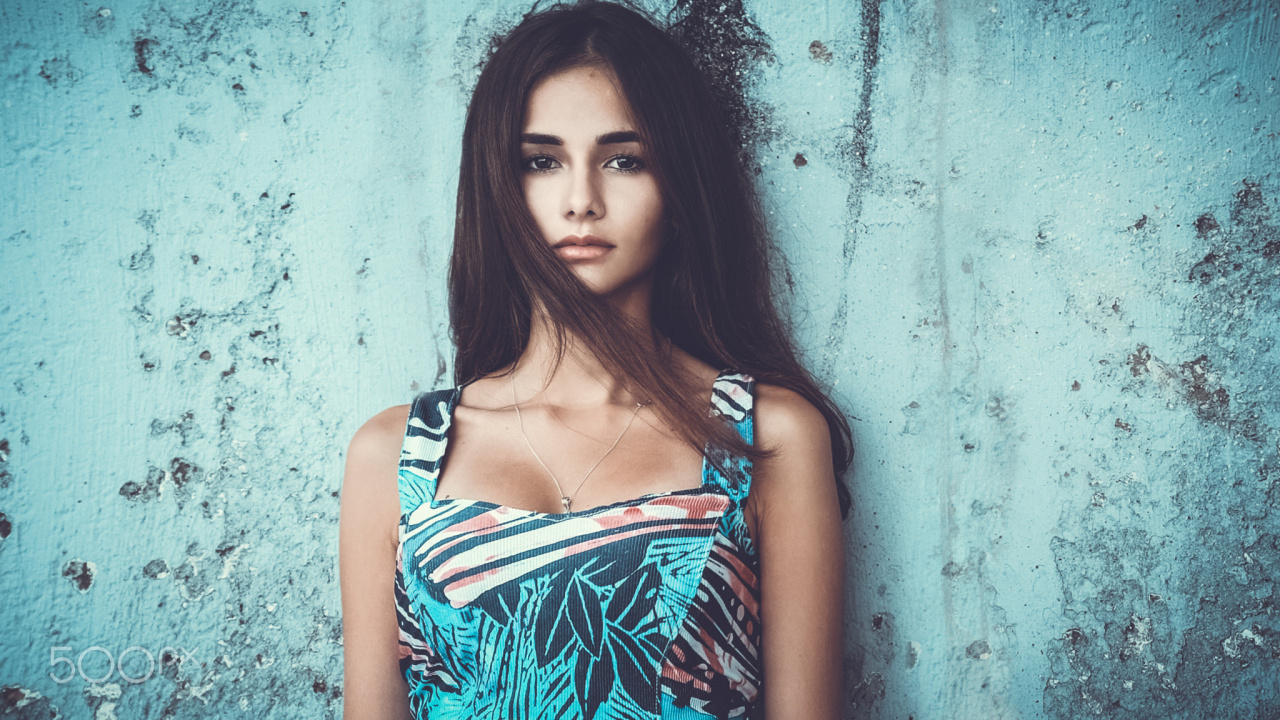 Обои модель, лицо, волосы, синий, красота в разрешении 1280x720