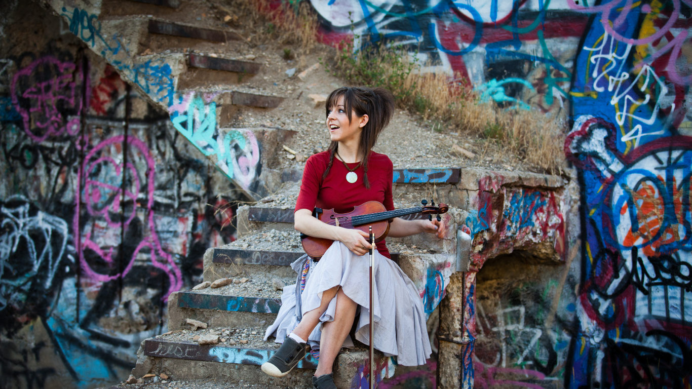 Обои Линдси Стирлинг, скрипка, арт, граффити, уличное искусство в разрешении 1366x768