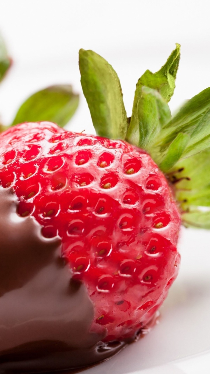 Обои шоколад, клубника, фрукты, пища, сладость в разрешении 720x1280