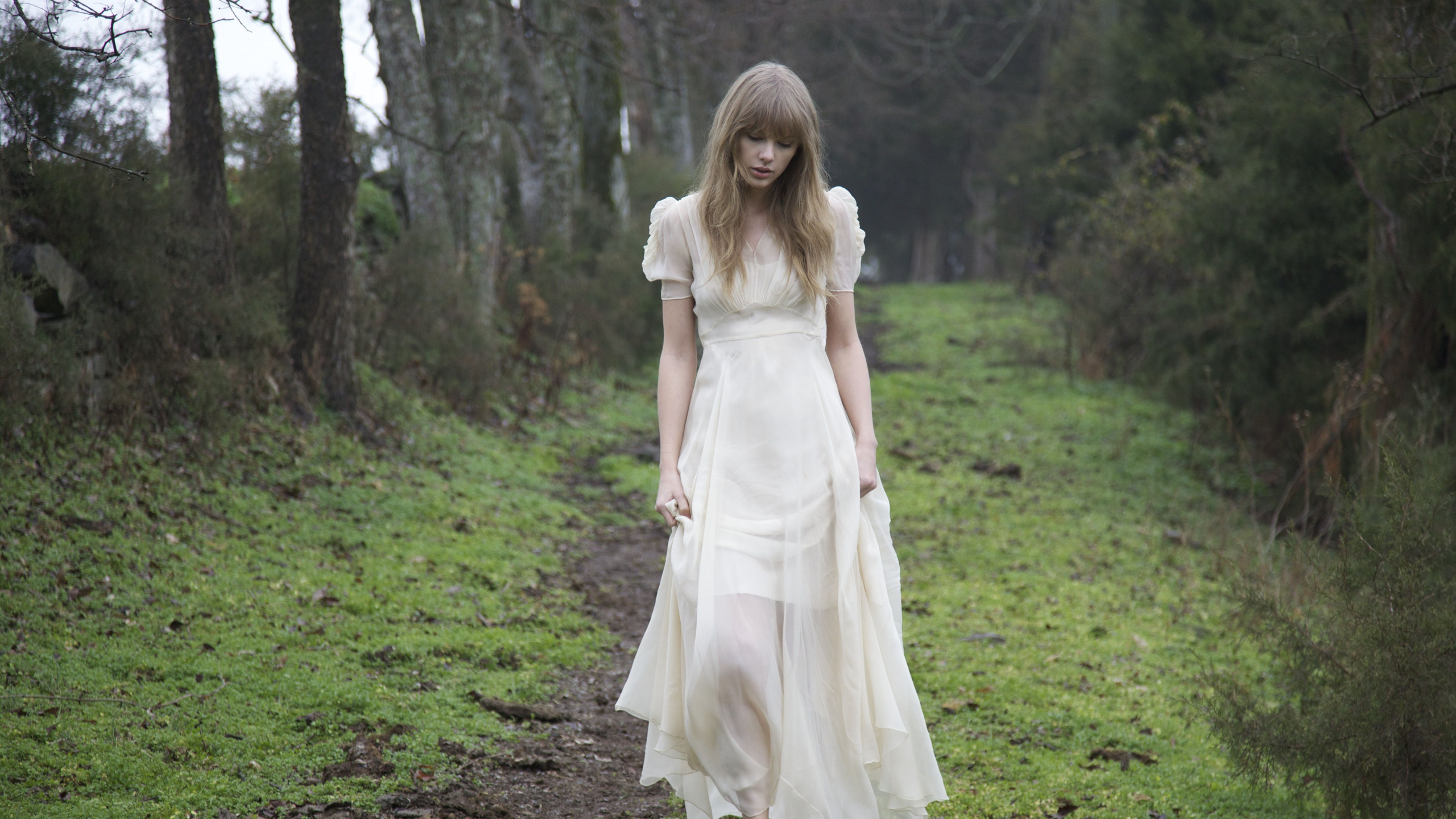Обои Корпорация Microsoft, Тэйлор Свифт, Люди в природе, одежда, окружающая среда в разрешении 2560x1440