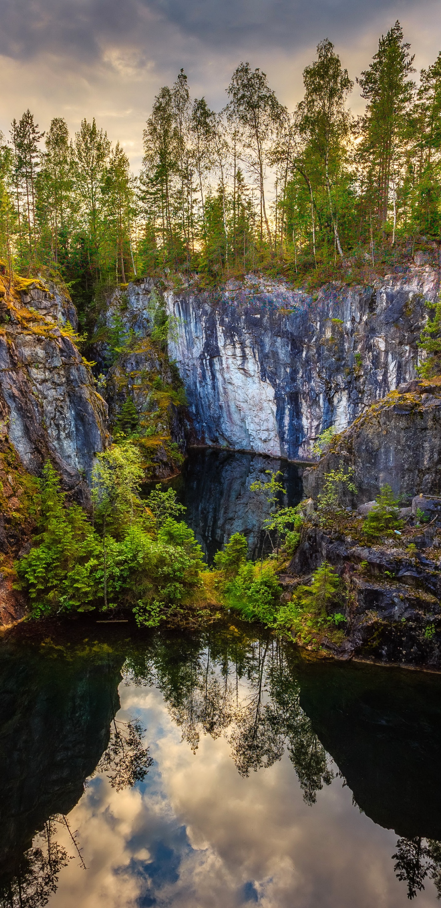 Обои Грютхюттане, каньон, природа, обрыв, водоем в разрешении 1440x2960