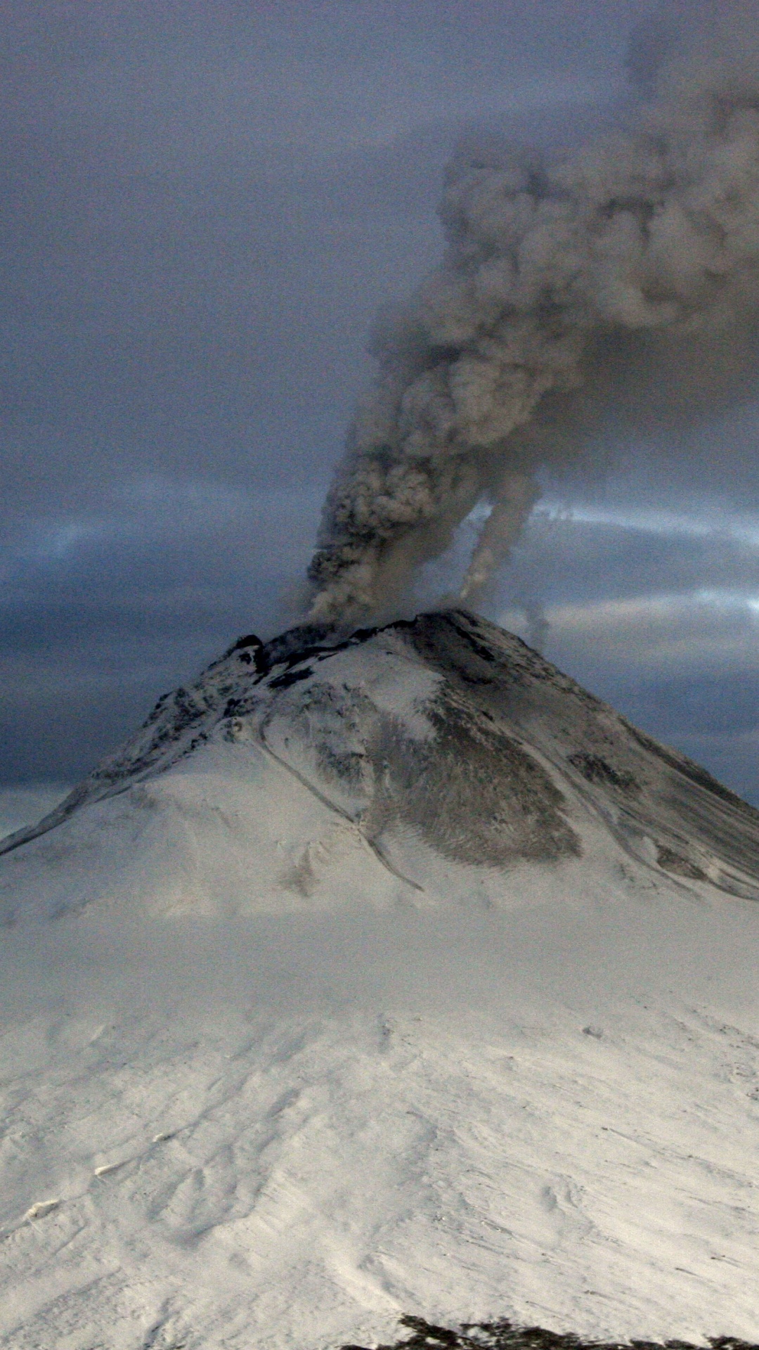 Обои стратовулкан, вулкан, щитовой вулкан, лава, потухший вулкан в разрешении 1080x1920