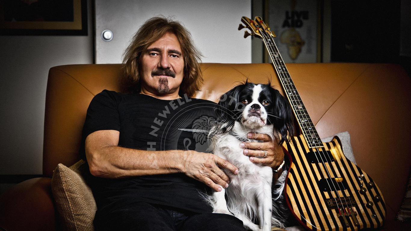 Обои пес, Гизер Батлер, сидящий, Батлер Терри, удавка в разрешении 1366x768