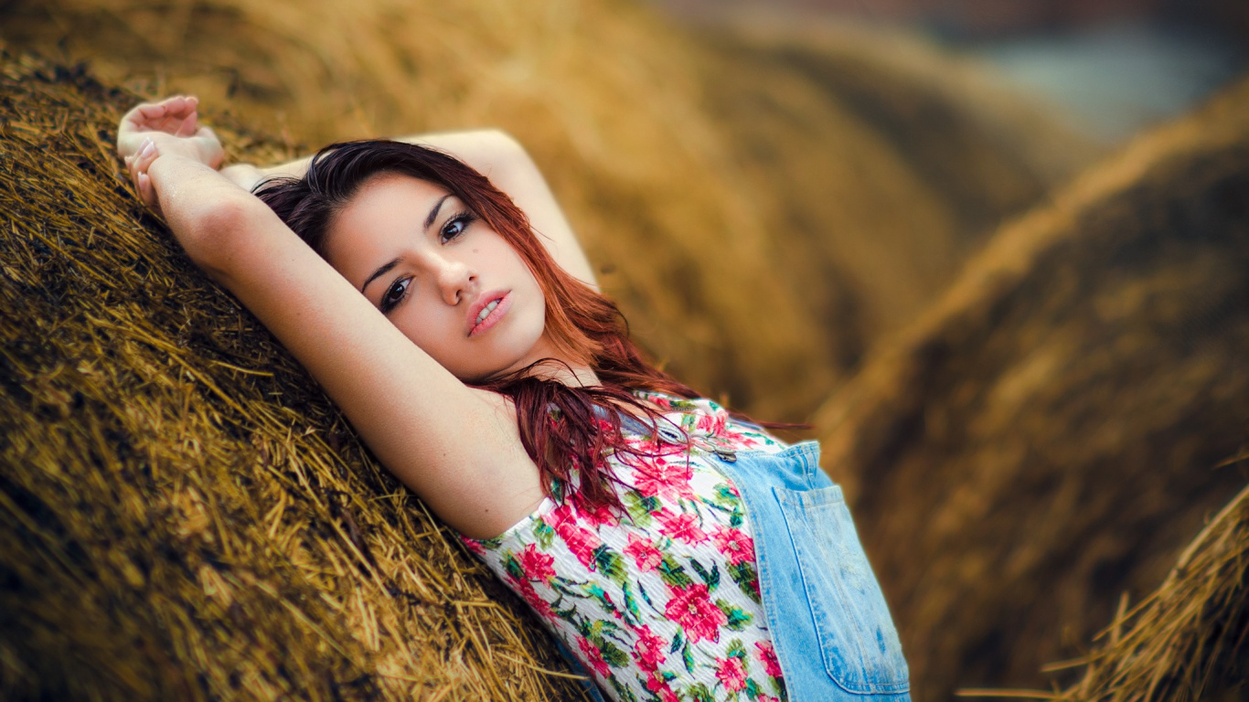 Обои красота, длинные волосы, глаз, песня, земля в разрешении 1366x768