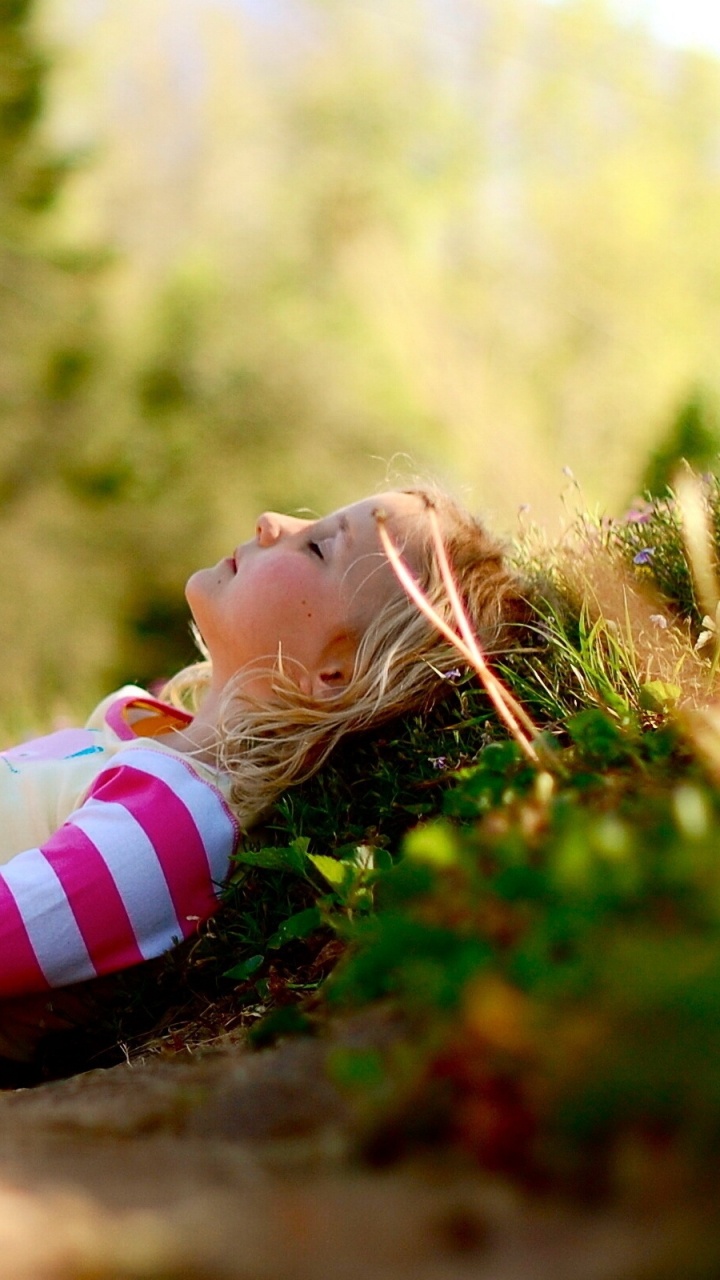 Обои розовый, ребенок, забава, природа, удовольствие в разрешении 720x1280