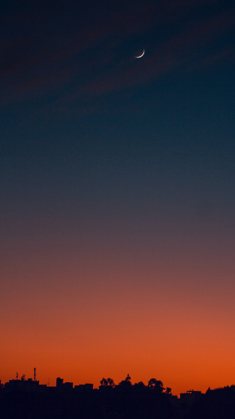 Обои вечер, атмосфера, луна, свет, полумесяц в разрешении 750x1334