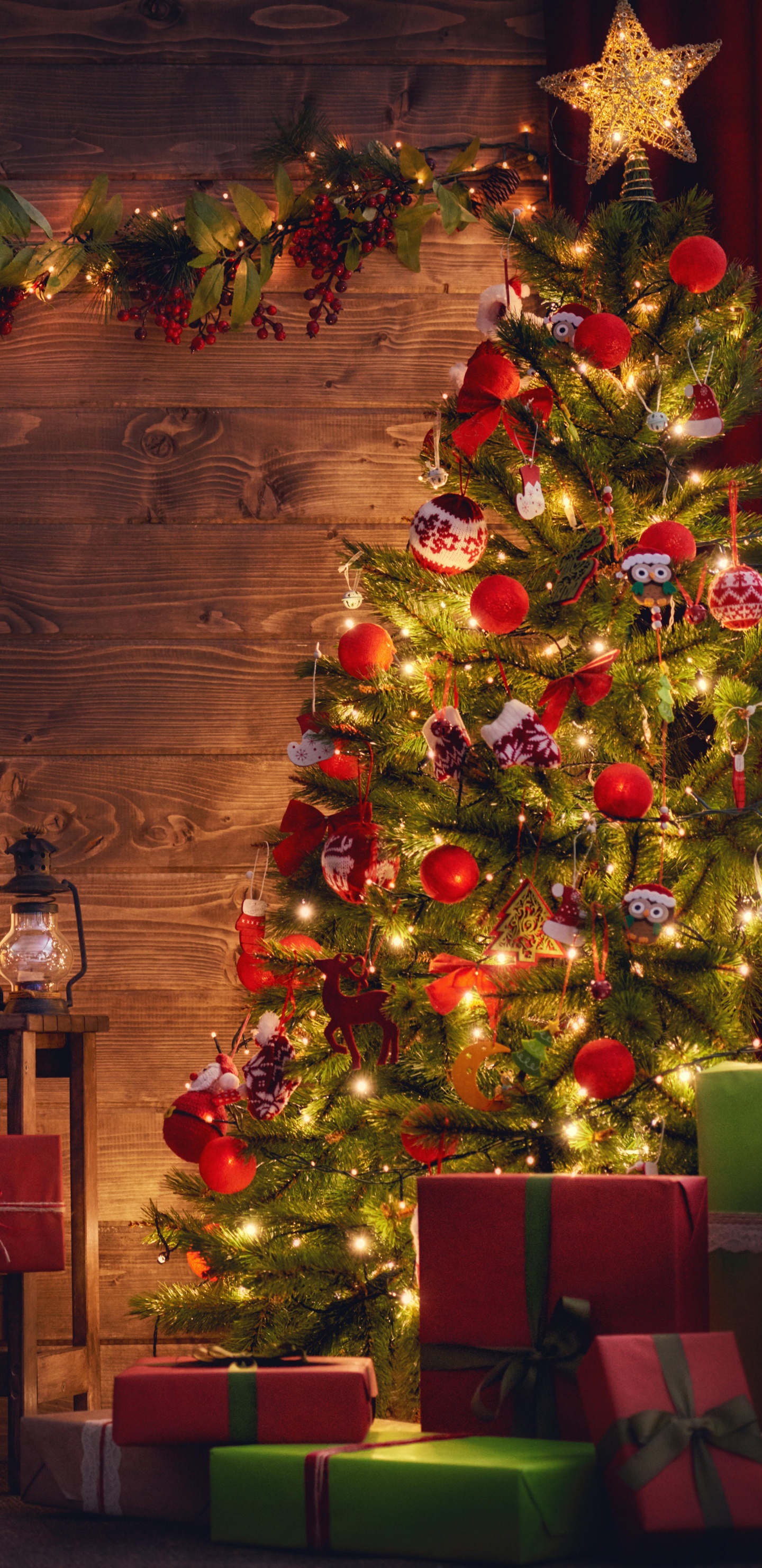 Обои елка, Рождественский день, Рождественские украшения, Рождество, освещение в разрешении 1440x2960