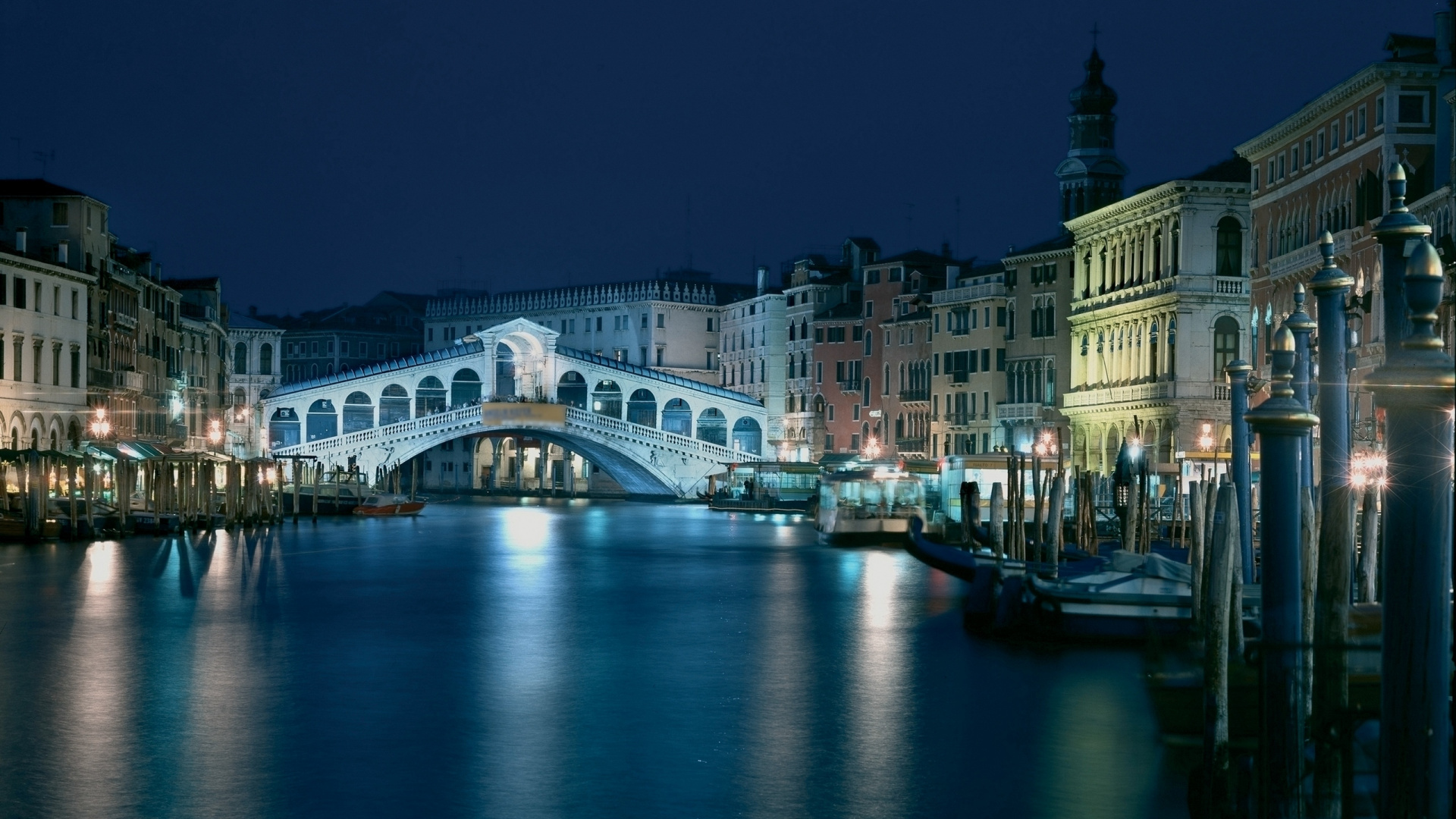 Обои мост Риальто, Гранд-канал, водный путь, ночь, вода в разрешении 1920x1080