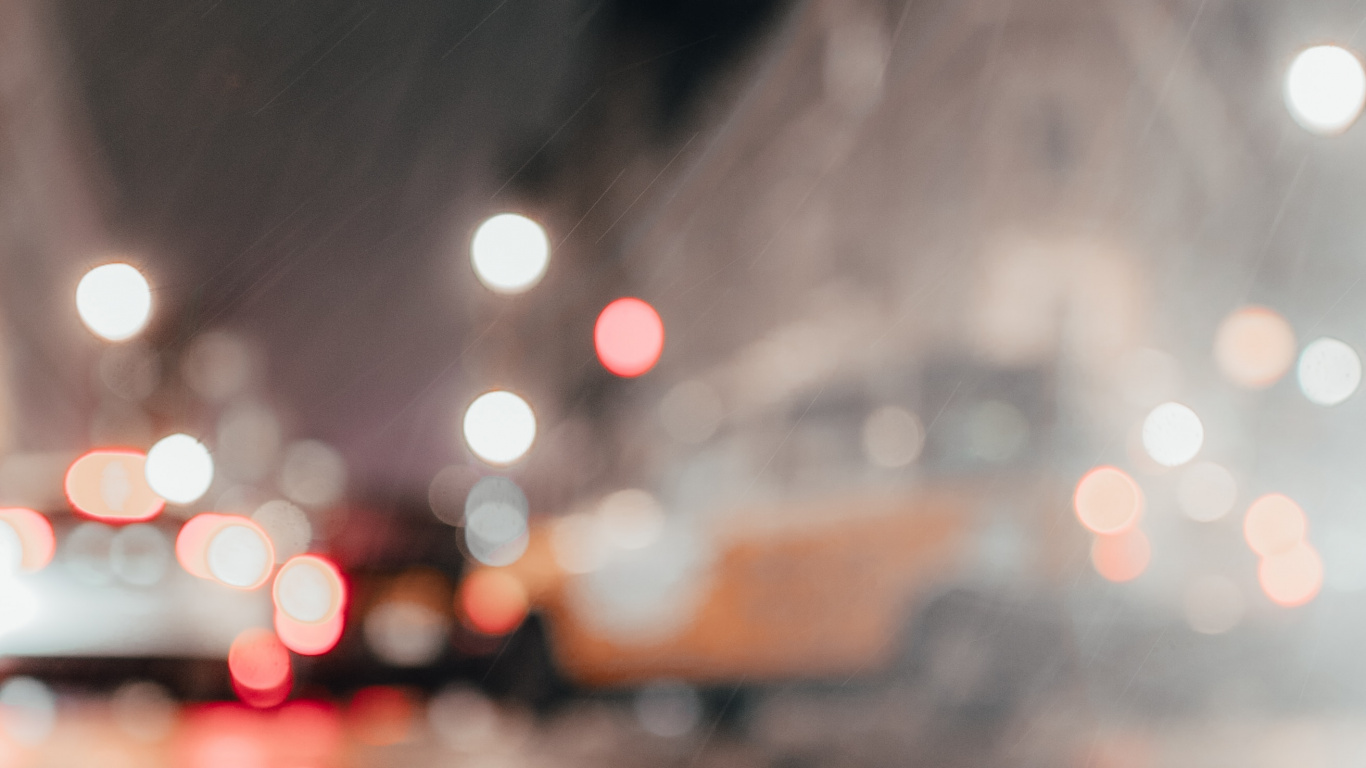 Обои красный цвет, свет, дождь, город, облако в разрешении 1366x768