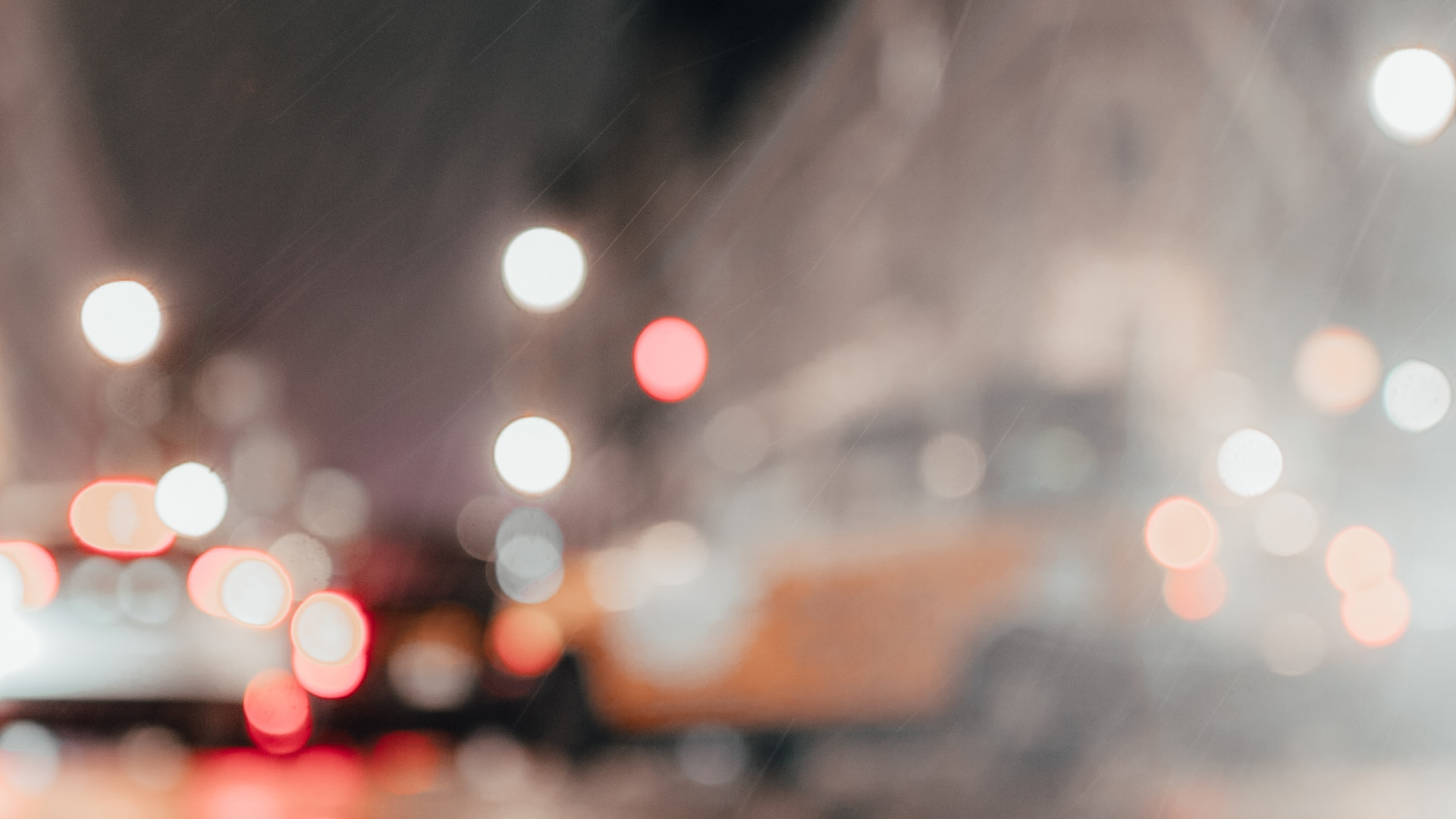 Обои красный цвет, свет, дождь, город, облако в разрешении 1920x1080