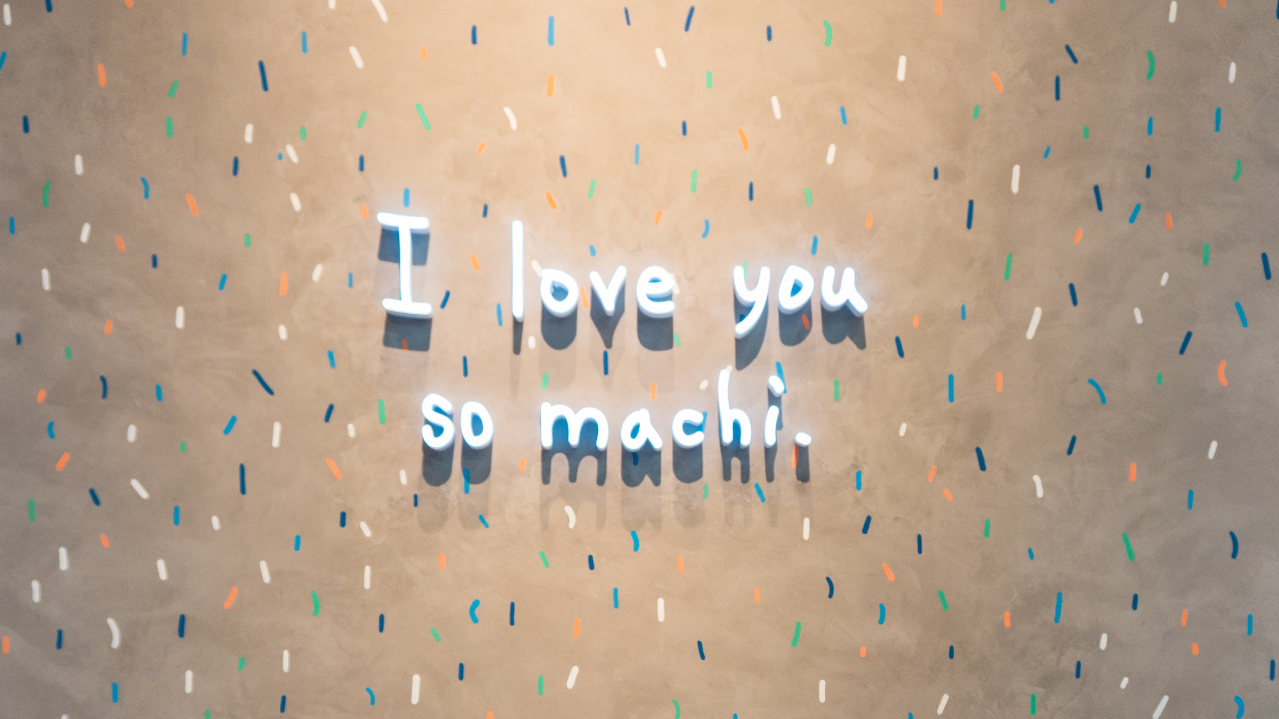 Обои стул, стена, шляпа, дизайн, головной убор в разрешении 2560x1440