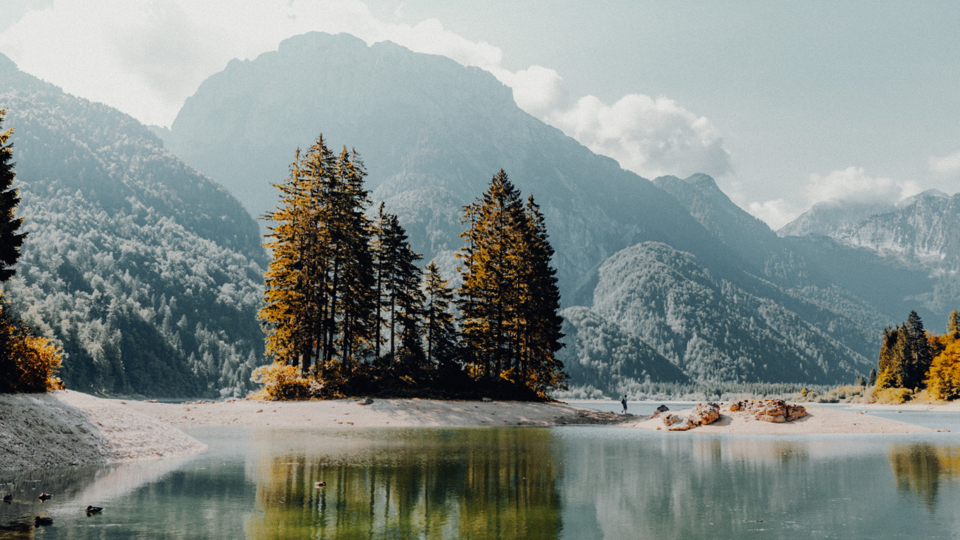 Обои гора, горный рельеф, озеро, природный ландшафт, природа в разрешении 1366x768