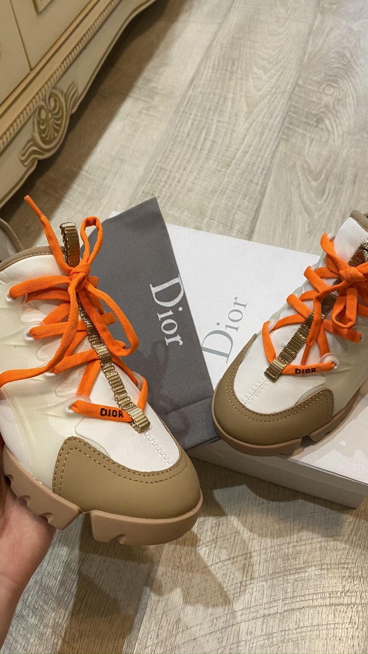 Обои Апельсин, башмак, обувь, белые, загар в разрешении 720x1280