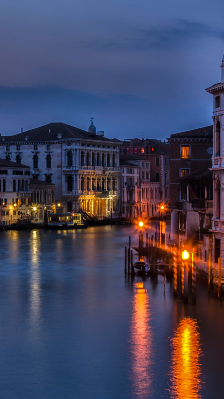 Обои отражение, Венеция, ночь, канал, водный путь в разрешении 750x1334