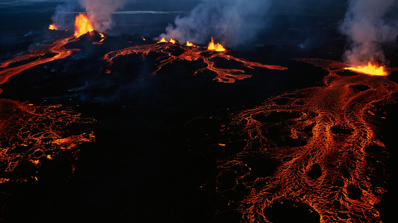 Обои Холухрейн, лава, вулкан, лавовое поле, вентиляционные щели в разрешении 1280x720