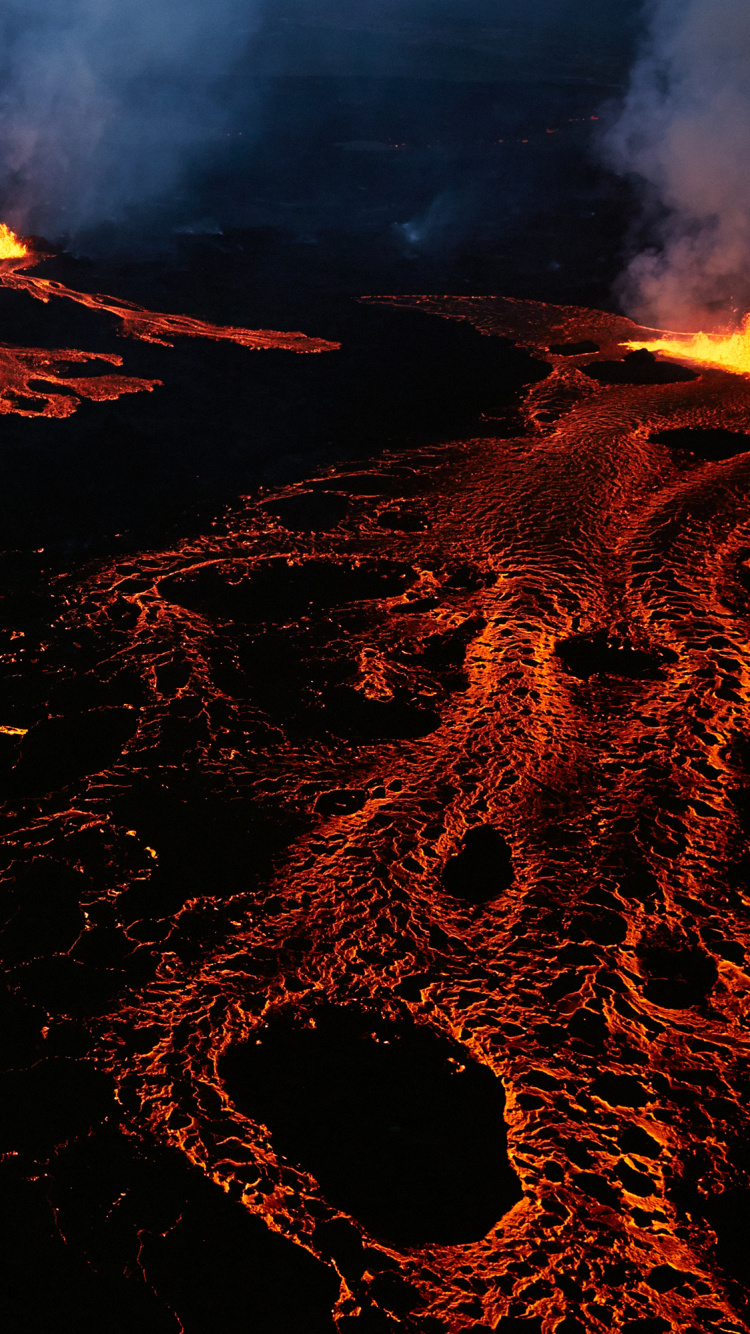 Обои Холухрейн, лава, вулкан, лавовое поле, вентиляционные щели в разрешении 750x1334