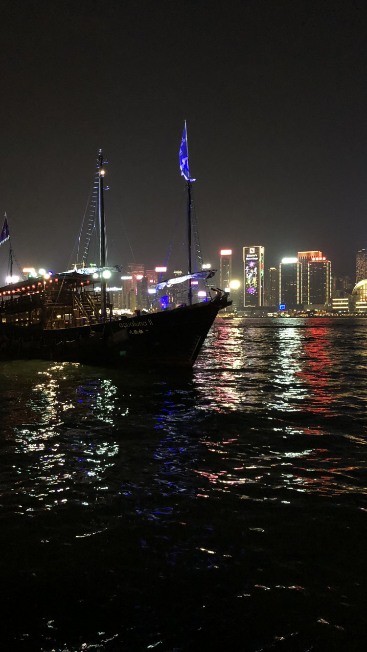 Обои Гонконг, отражение, вода, ночь, город в разрешении 750x1334