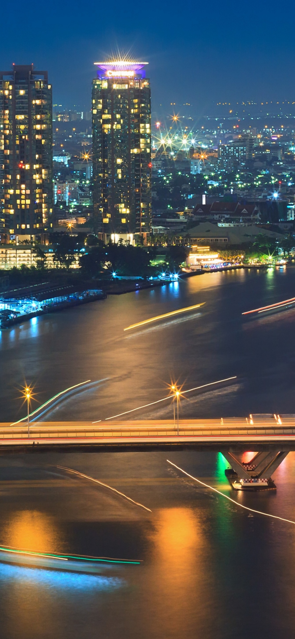 Обои Хотел, ночь, башня, город, метрополия в разрешении 1125x2436