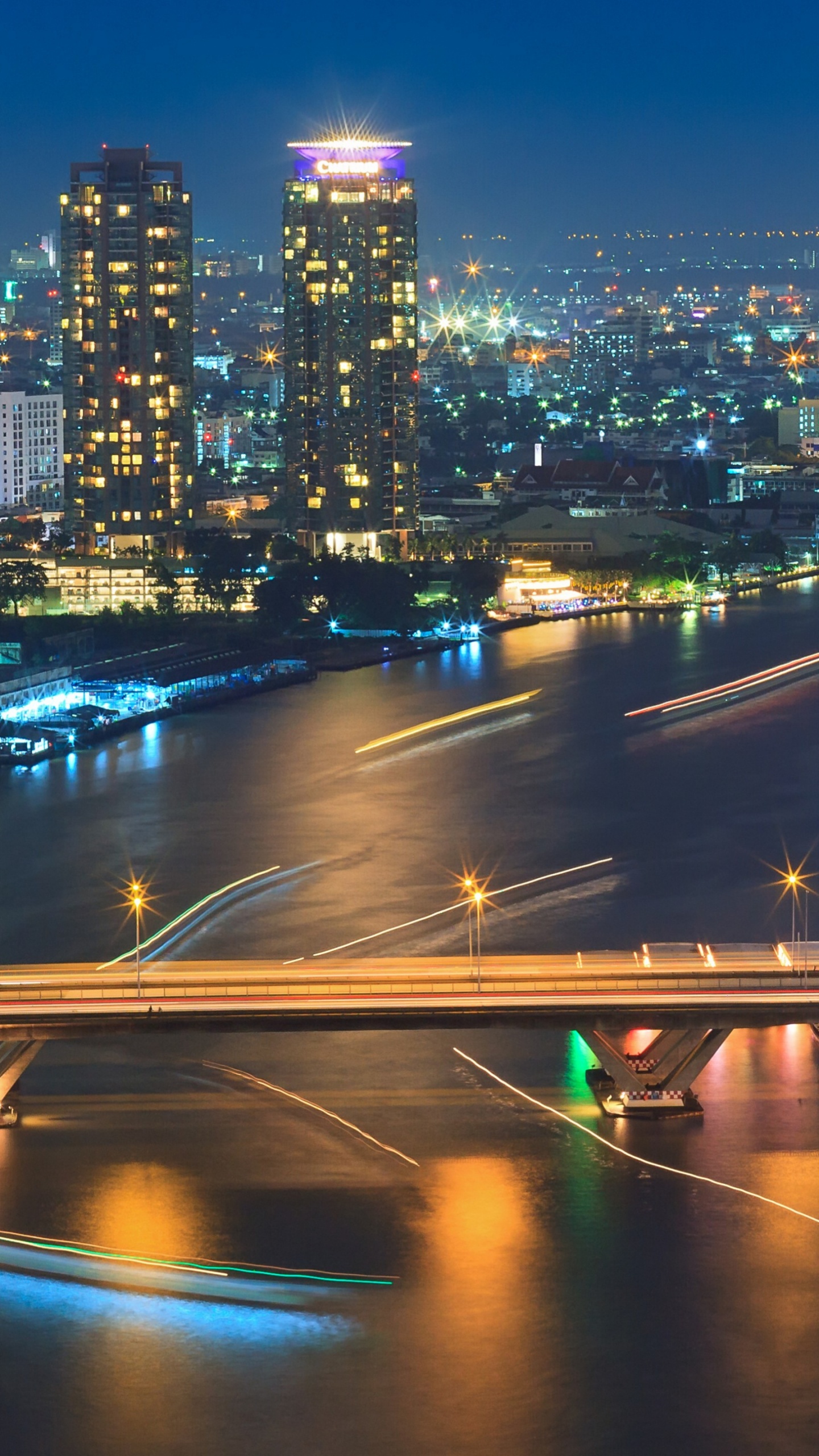 Обои Хотел, ночь, башня, город, метрополия в разрешении 1440x2560